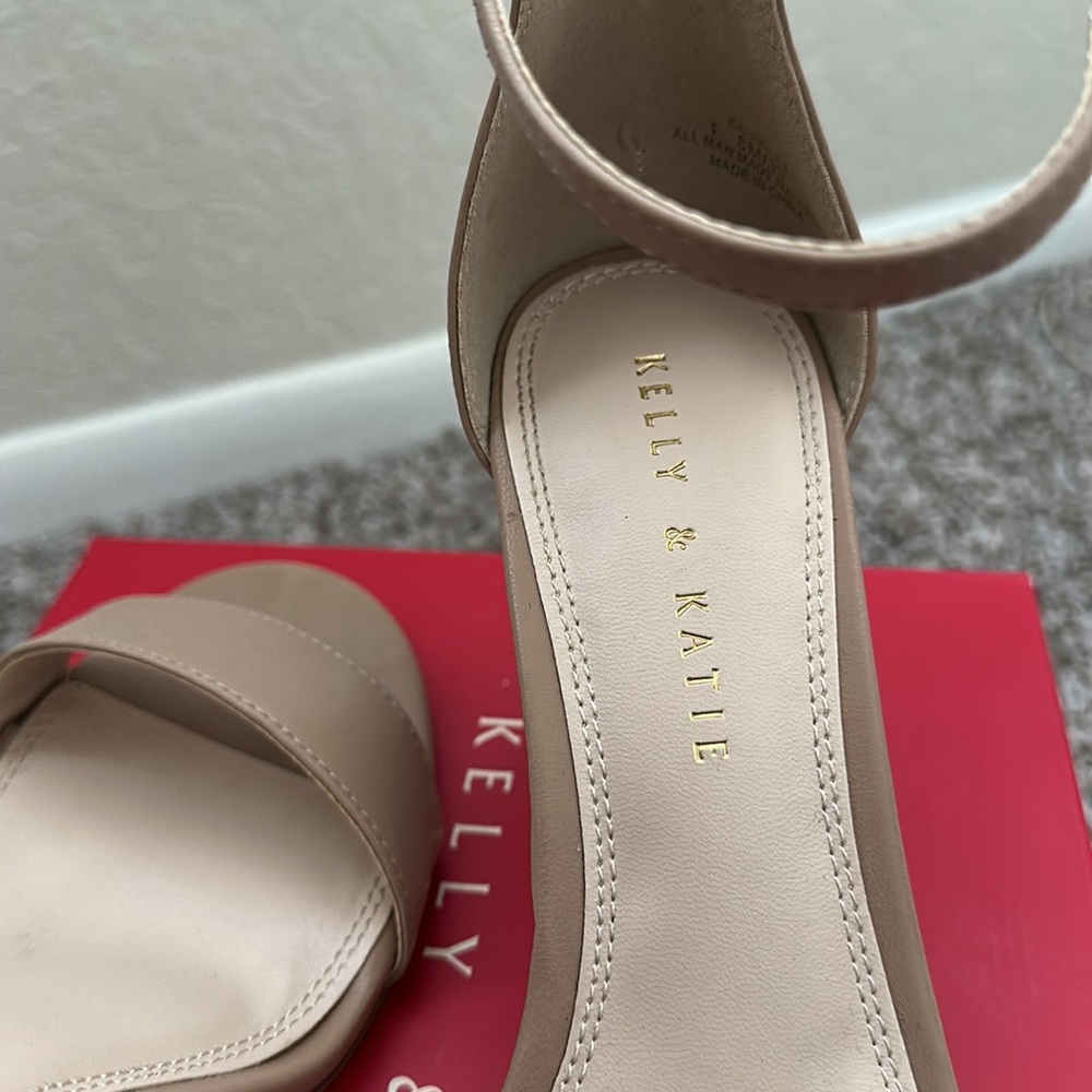 Heels - Picture 3 of 4